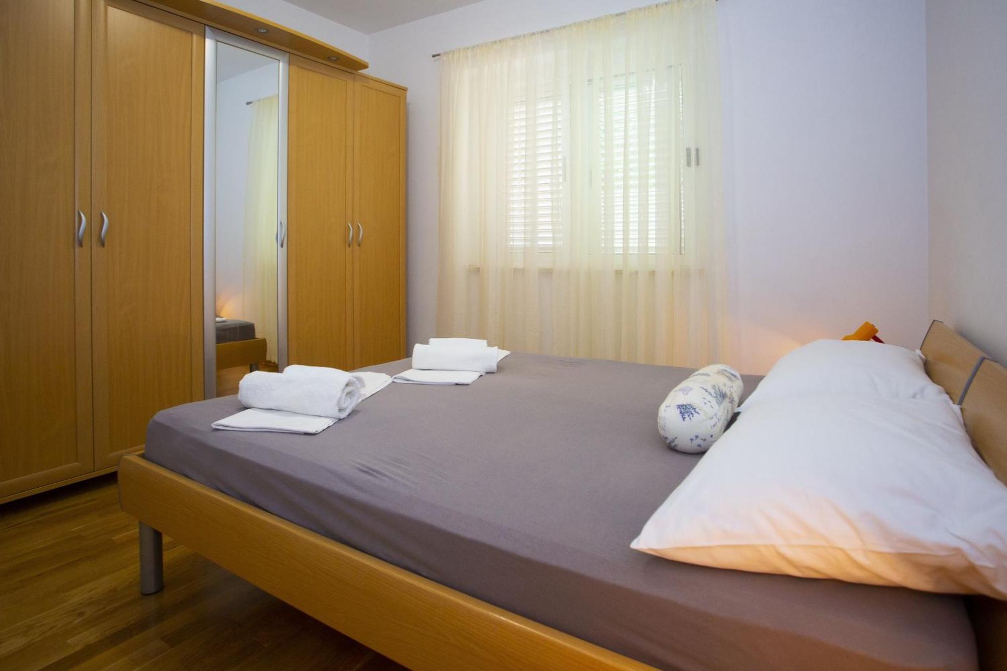 Apartments With A Parking Space Podgora, Makarska - 12816 Номер фото