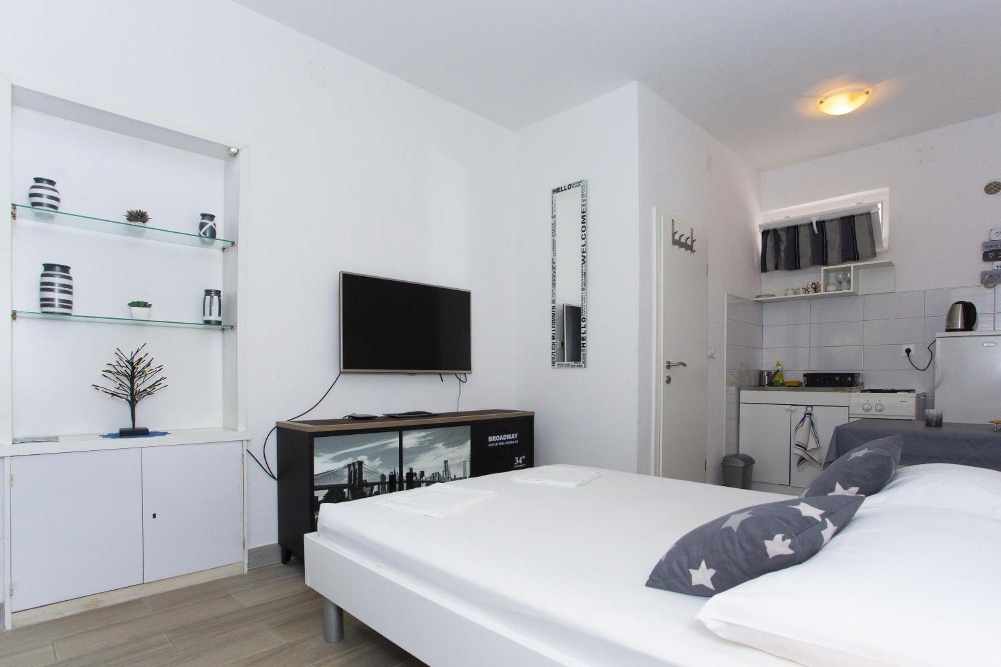 Apartments With A Parking Space Podgora, Makarska - 12816 Номер фото